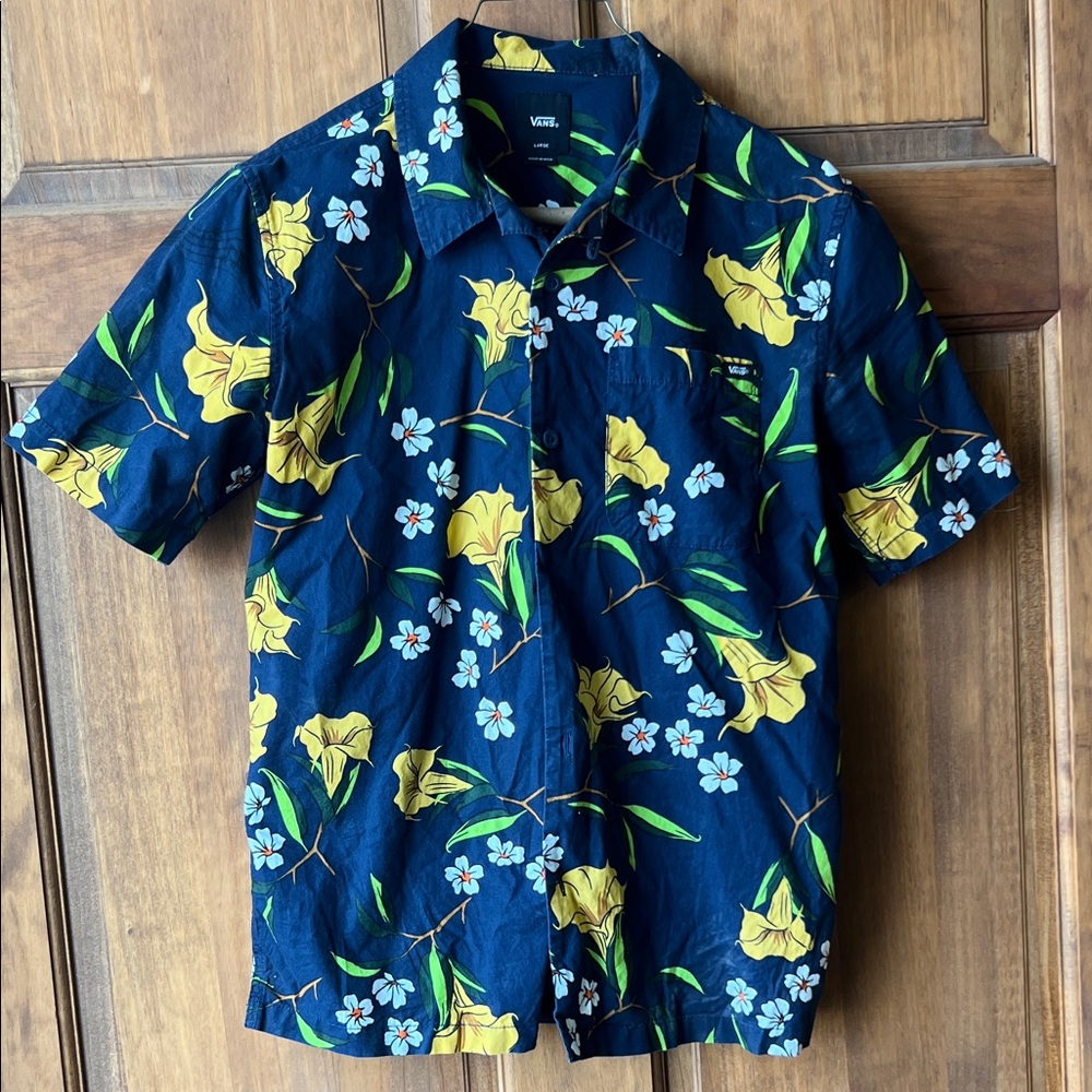 VANS boy’s navy and yellow Hawaiian shirt. Size L.